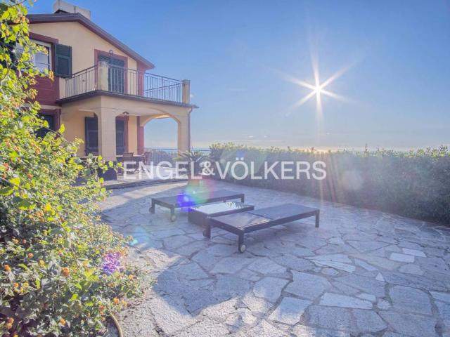 Villa in vendita a Cogorno GE