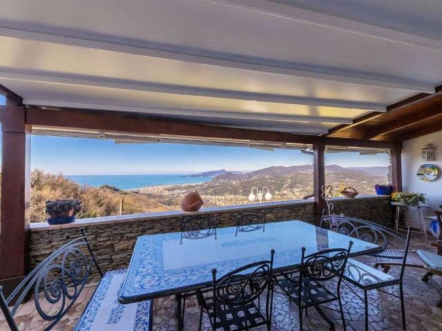 Villa in vendita a Cogorno GE