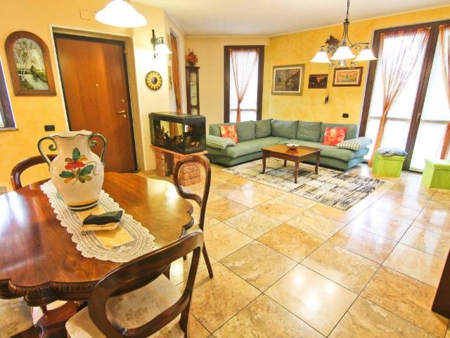 Villa in vendita a Cogliate MB