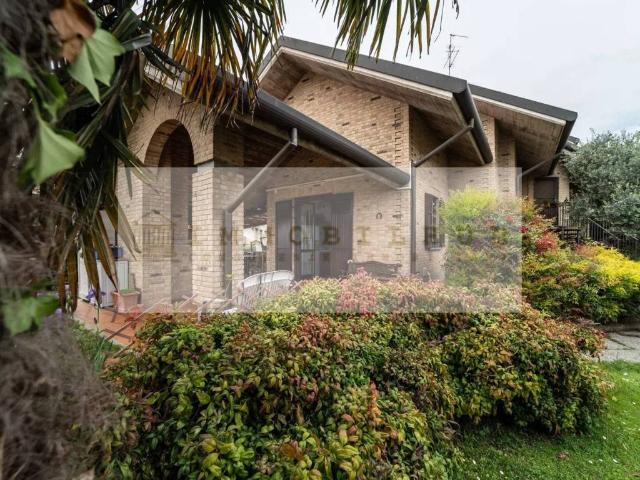 Villa in vendita a Cogliate MB