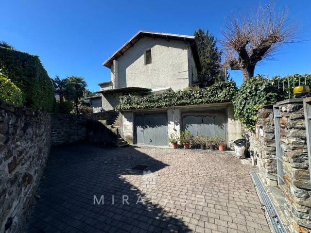Villa in vendita a Colico LC