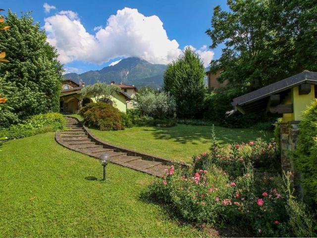 Villa in vendita a Colico LC