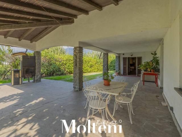 Villa in vendita a Colico LC