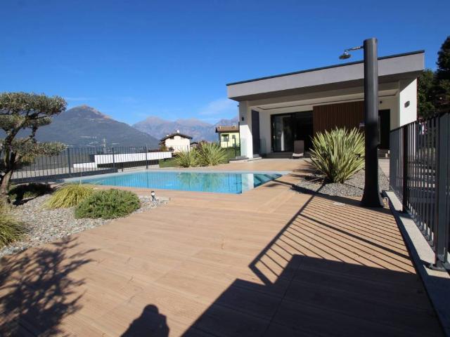 Villa in vendita a Colico LC