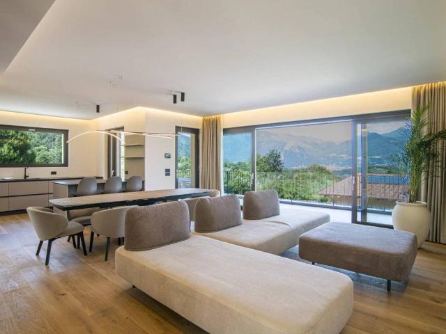 Villa in vendita a Colico LC
