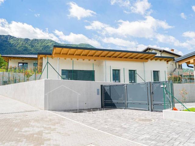 Villa in vendita a Colico LC