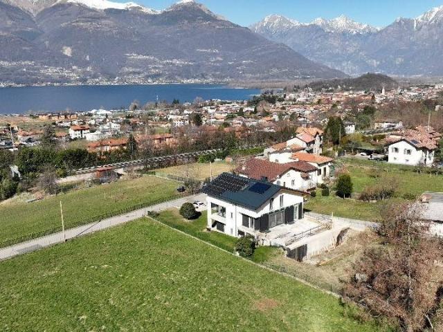 Villa in vendita a Colico LC