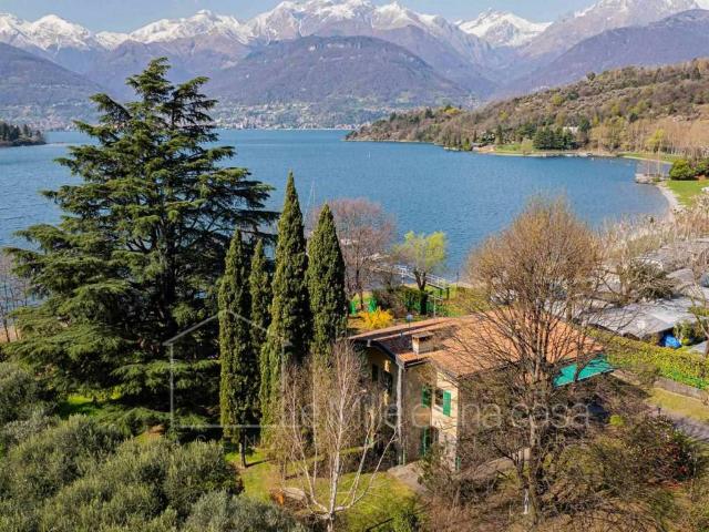 Villa in vendita a Colico LC