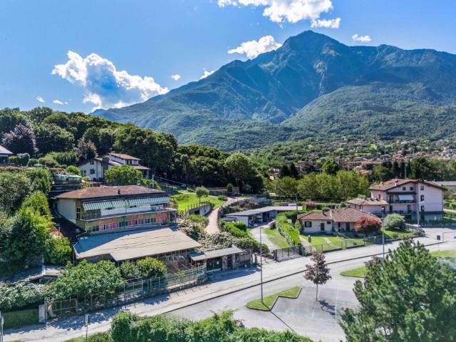 Villa in vendita a Colico LC