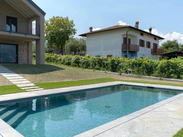 Villa in vendita a Colico LC