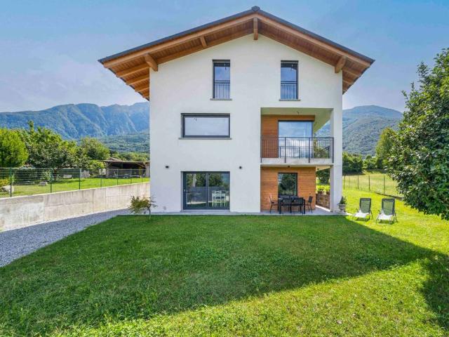 Villa in vendita a Colico LC