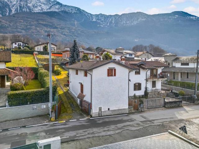 Villa in vendita a Colico LC