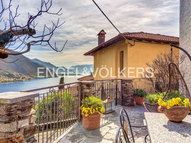 Villa in vendita a Colico LC