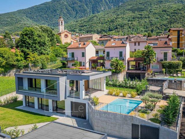 Villa in vendita a Colico LC