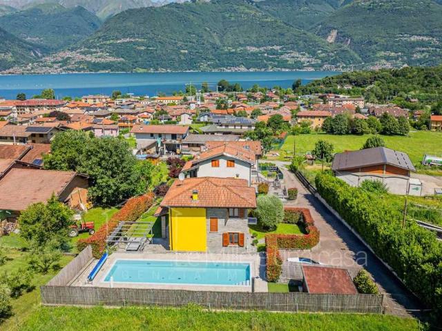 Villa in vendita a Colico LC