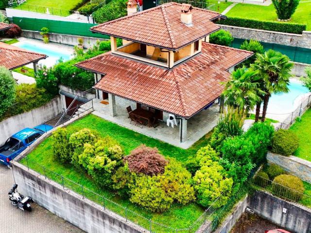 Villa in vendita a Colico LC