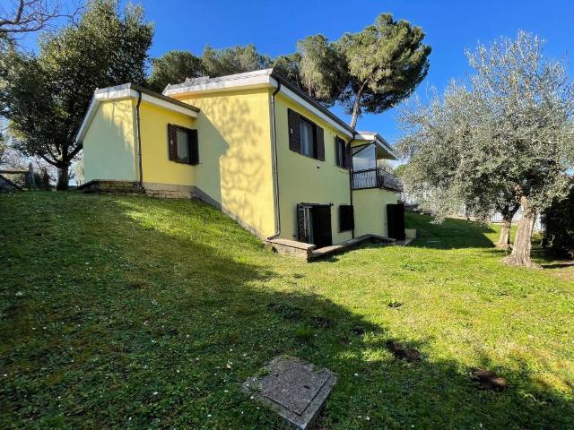 Villa in vendita a Colonna RM