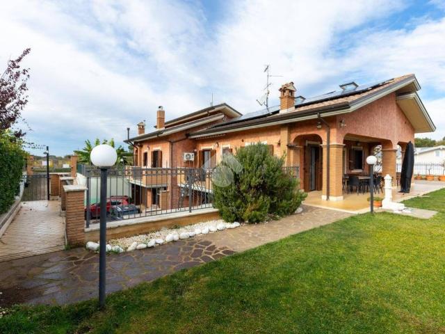 Villa in vendita a Colonna RM