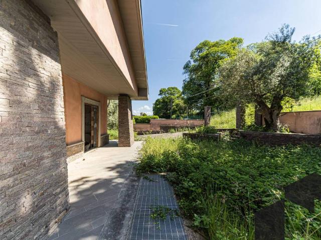 Villa in vendita a Colonna RM