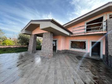 Villa in vendita a Colonna RM
