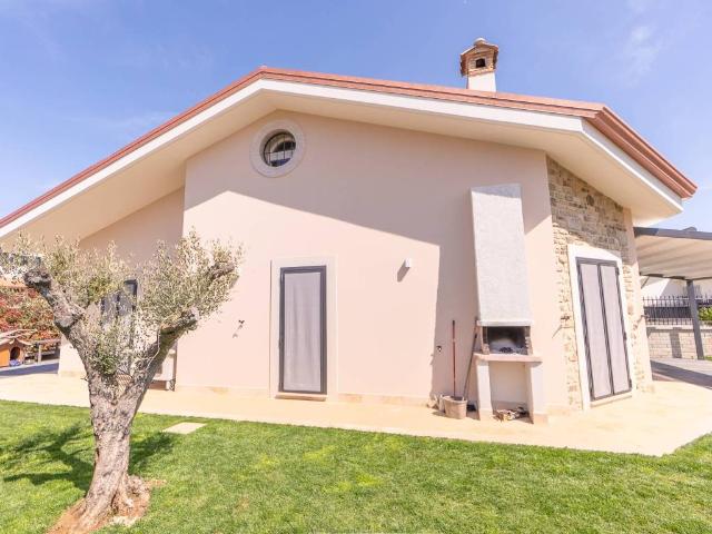 Villa in vendita a Colonna RM