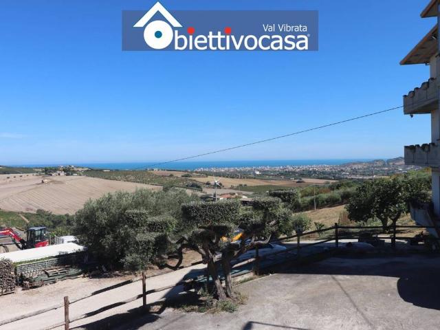 Villa in vendita a Colonnella TE
