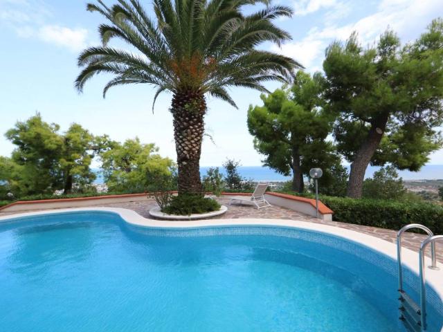 Villa in vendita a Colonnella TE