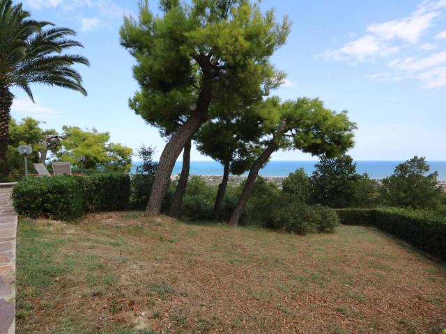 Villa in vendita a Colonnella TE