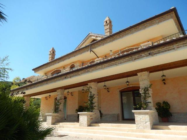 Villa in vendita a Colonnella TE