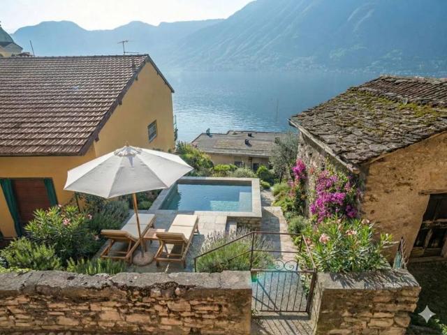 Villa in vendita a Colonno CO