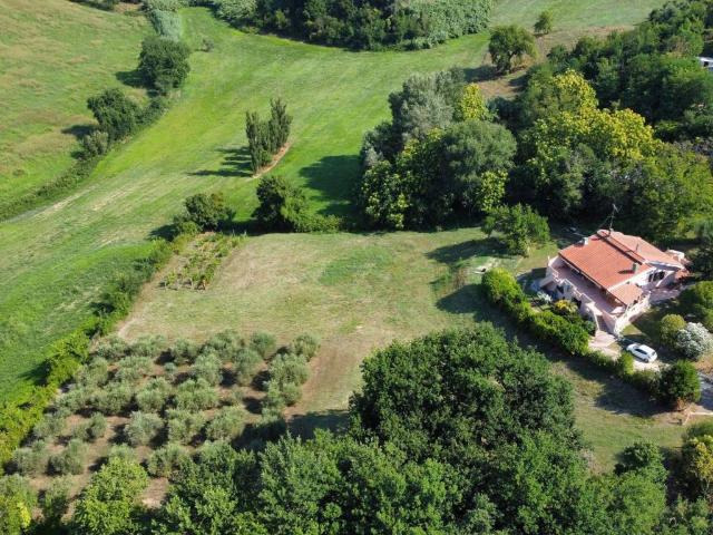 Villa in vendita a Collevecchio RI