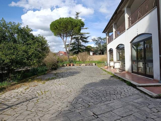 Villa in vendita a Collevecchio RI