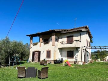Villa in vendita a Collevecchio RI
