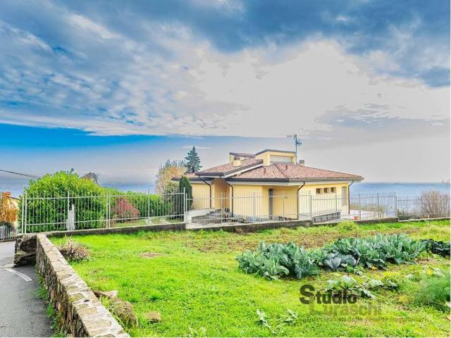 Villa in vendita a Colle Brianza LC