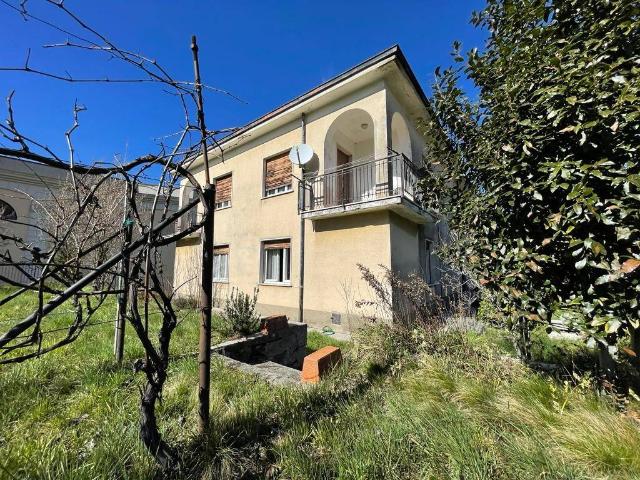 Villa in vendita a Colle Brianza LC