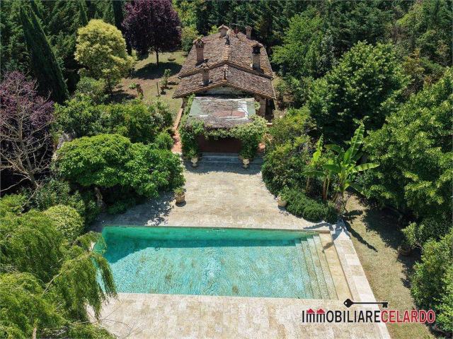 Villa in vendita a Colle di Val d'Elsa SI