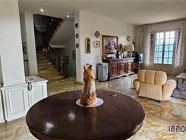 Villa in Vendita a Colle di Val d'Elsa