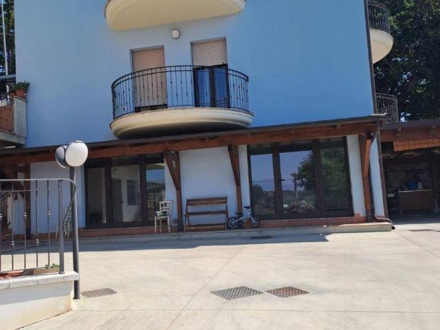 Villa in vendita a Collecorvino PE