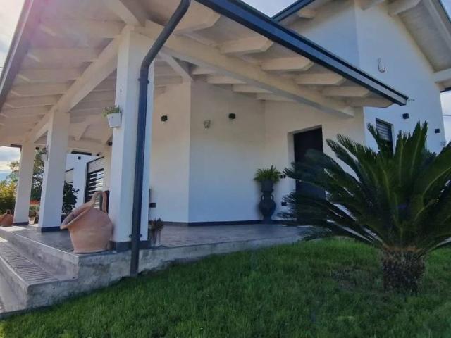 Villa in vendita a Collecorvino PE