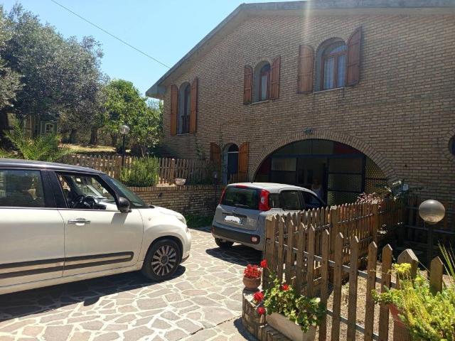 Villa in vendita a Collecorvino PE
