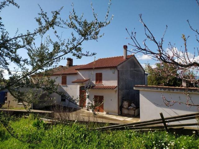 Villa in vendita a Collecorvino PE