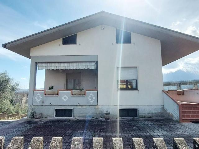 Villa in vendita a Colledara TE