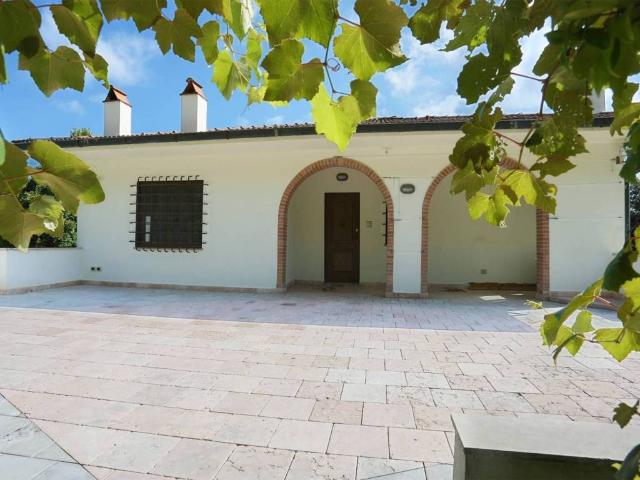 Villa in vendita a Collesalvetti LI