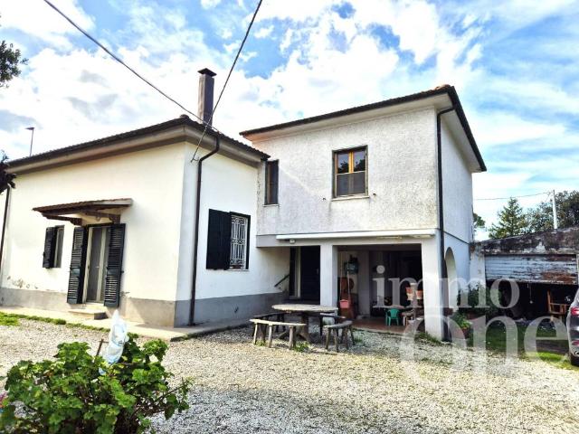 Villa in vendita a Collesalvetti LI