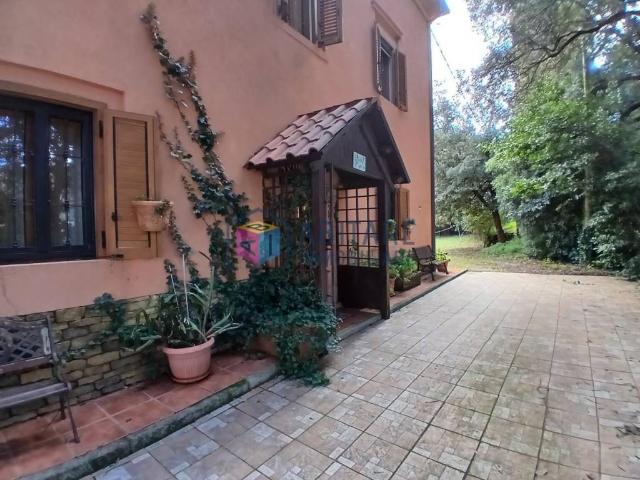 Villa in vendita a Collesalvetti LI