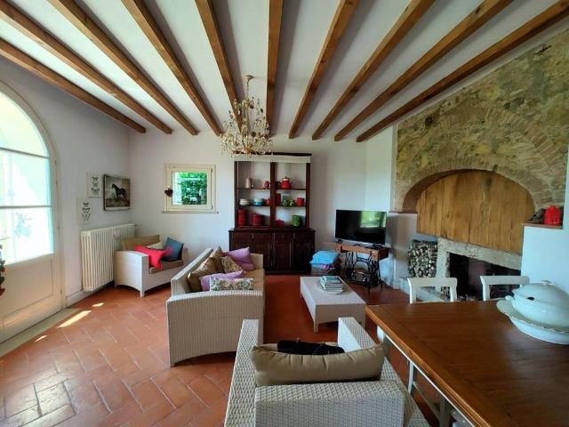 Villa in vendita a Collesalvetti LI