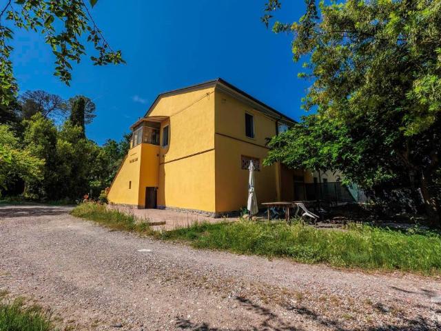 Villa in vendita a Collesalvetti LI