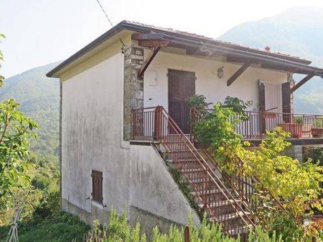 Villa in vendita a Comano MS