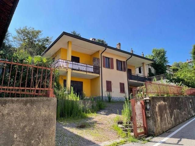 Villa in vendita a Comabbio VA