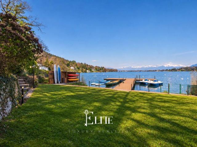 Villa in vendita a Comabbio VA